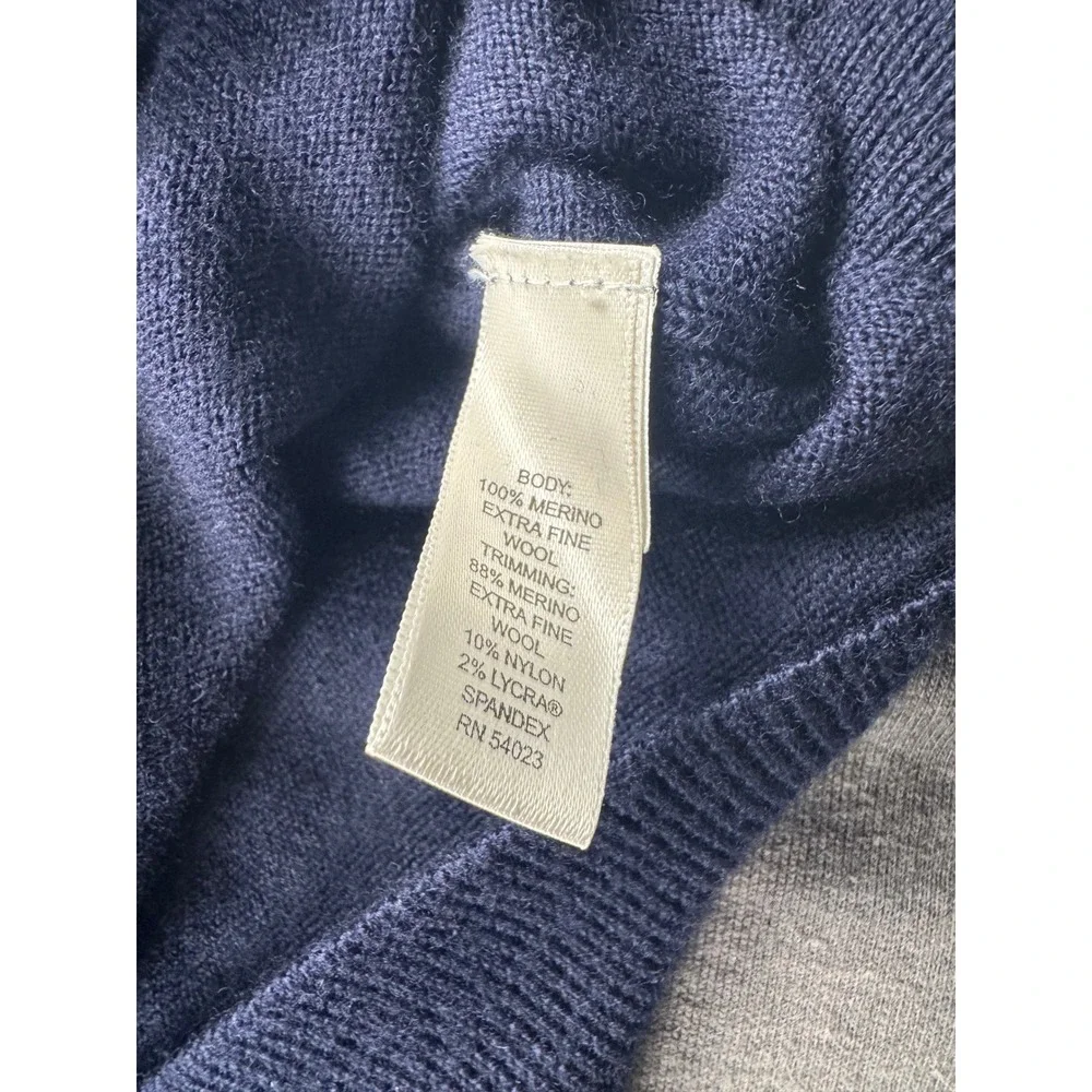 Banana Republic Mens Navy Blue Extra Fine Merino Wool V-Neck Sweater Medium‎